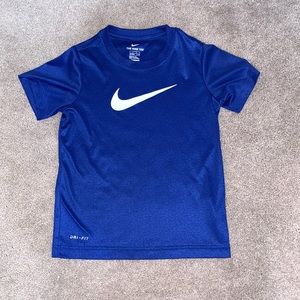 boys nike tee shirt